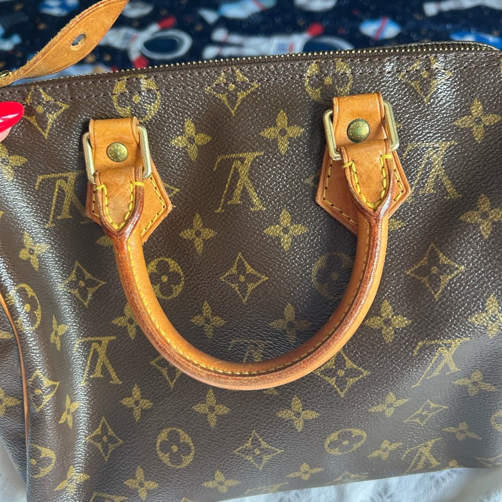 Selling an authentic "Speedy" Louie Vuitton bag